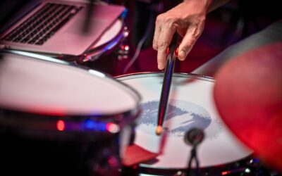 Hybrydowa nauka perkusji – przyszłość edukacji muzycznej dostępna już teraz w Beatit Drum School